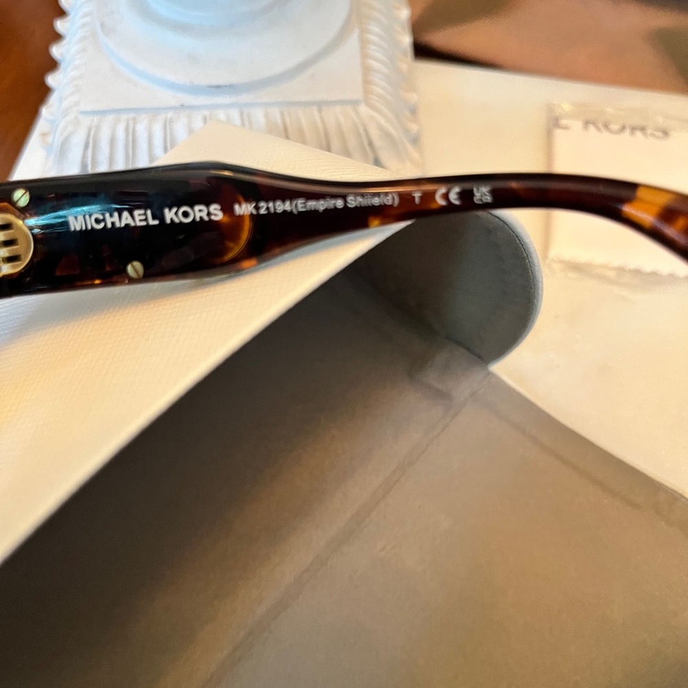 Michael Kors Tortoise Empire Shield Sunglasses w/a Gold-Tone Monogram Logo NWOT - Picture 10 of 11